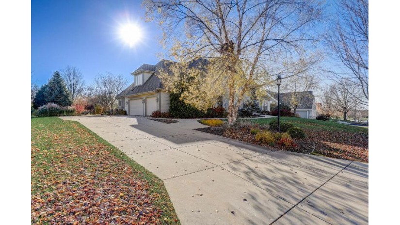 205 Kestrel Way Hartland, WI 53029 by Kings Way Realty, LLC $1,225,000