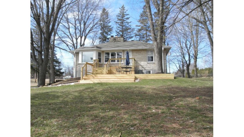 W140N7502 Lilly Rd Menomonee Falls, WI 53051 by Jarvis Realty, Inc $399,500