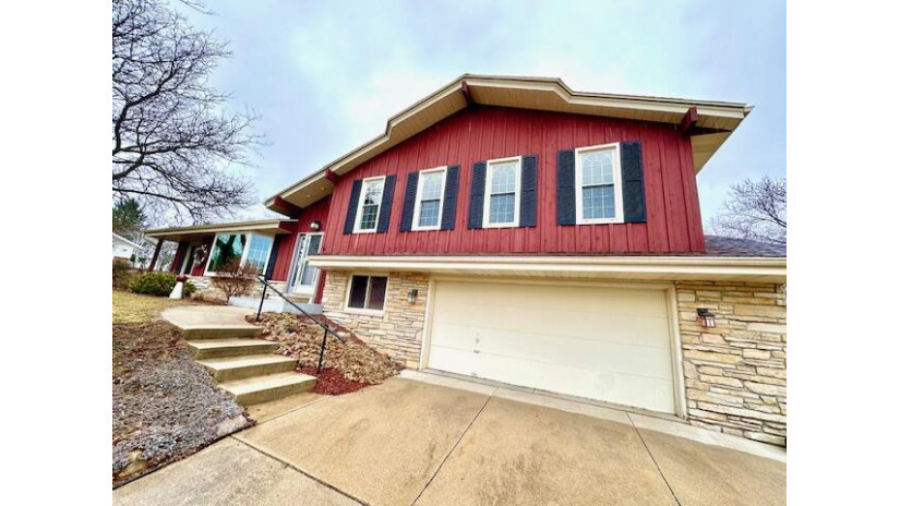 3238 Hawthorne Ln Hartford, WI 53027 by EXP Realty, LLC~MKE $324,900