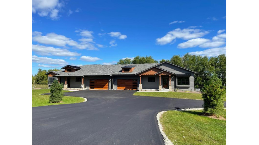 W389N7110 Pennsylvania St Oconomowoc, WI 53066 by Westar Realty $725,000