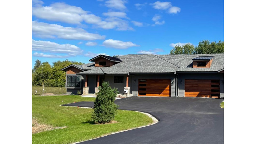 W389N7110 Pennsylvania St Oconomowoc, WI 53066 by Westar Realty $725,000