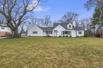 1055 Forest Ln, Brookfield, WI 53005-6894