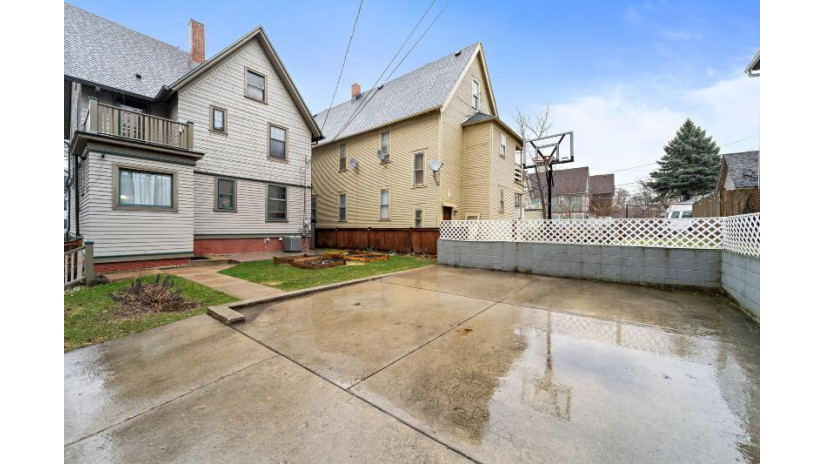 3249 W Mckinley Blvd Milwaukee, WI 53208 by Coldwell Banker Realty $214,900