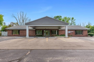 2505 W Mequon Rd, Mequon, WI 53092-3166