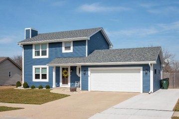 8616 Queensbury Ln, Sturtevant, WI 53177