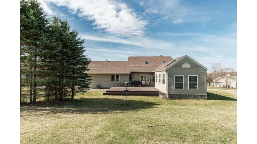 N9132 Donald Ln Watertown, WI 53094 by Realty Executives Platinum - 920-539-5392 $470,000