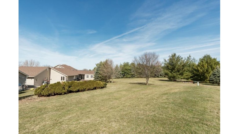 N9132 Donald Ln Watertown, WI 53094 by Realty Executives Platinum - 920-539-5392 $470,000