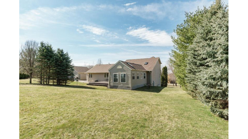 N9132 Donald Ln Watertown, WI 53094 by Realty Executives Platinum - 920-539-5392 $470,000