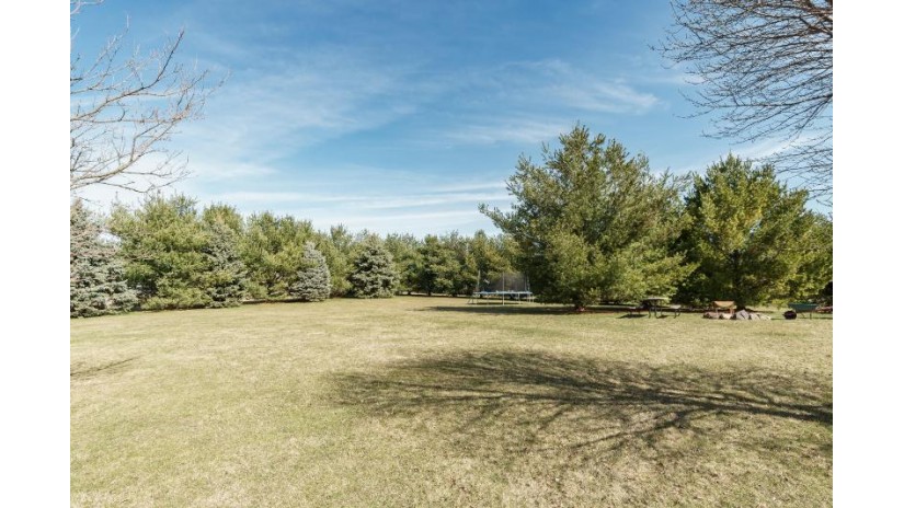 N9132 Donald Ln Watertown, WI 53094 by Realty Executives Platinum - 920-539-5392 $470,000