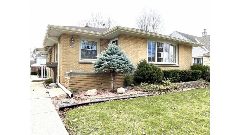 1411 Manitowoc Ave South Milwaukee, WI 53172 by Jon Michals Realty, LLC $259,900