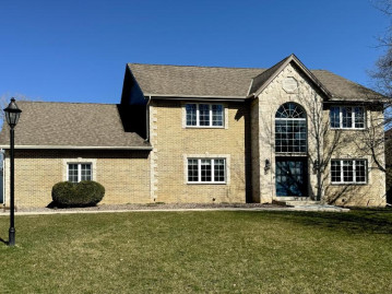 N54W16164 Westwind Dr, Menomonee Falls, WI 53051-7866