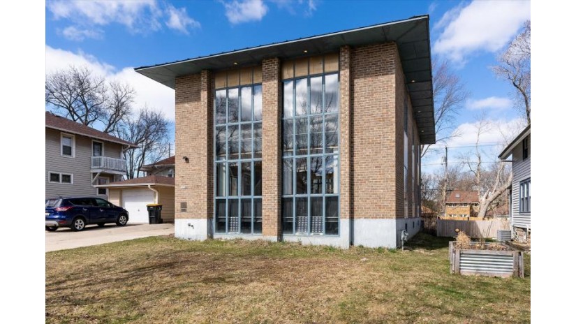 5928 W Michigan St Wauwatosa, WI 53213 by Worth Realty - 414-963-1600 $475,000