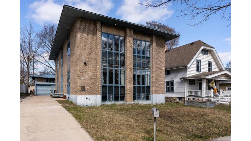 5928 W Michigan St Wauwatosa, WI 53213 by Worth Realty - 414-963-1600 $475,000