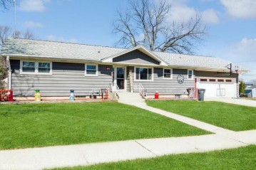 302 Horicon St, Horicon, WI 53032-1518