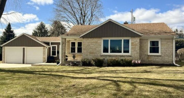 113 S Orchard St, Thiensville, WI 53092-1510