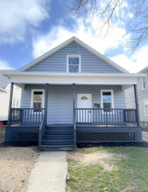 1033 Villa St, Racine, WI 53403