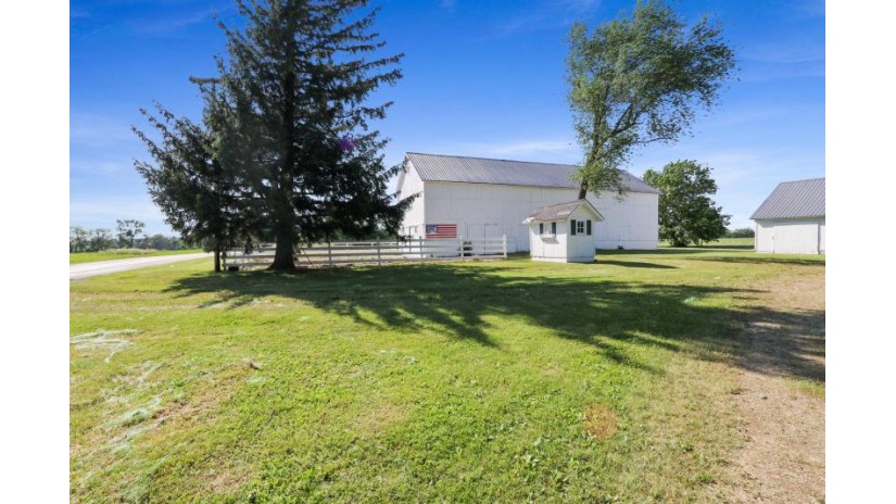 W512 Hafs Rd Bloomfield, WI 53128 by Compass Wisconsin-Lake Geneva $685,000