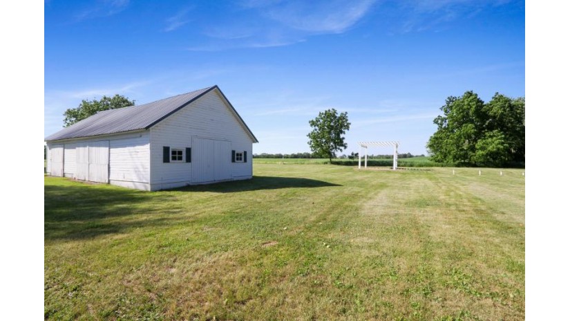 W512 Hafs Rd Bloomfield, WI 53128 by Compass Wisconsin-Lake Geneva $685,000