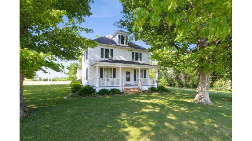 W512 Hafs Rd Bloomfield, WI 53128 by Compass Wisconsin-Lake Geneva $685,000