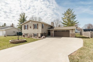 435 Springbrook Ct, Mayville, WI 53050-1143