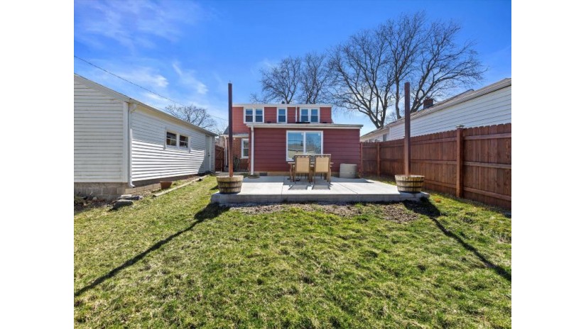 7502 W Meinecke Ave Wauwatosa, WI 53213 by First Weber Inc- Racine $449,900