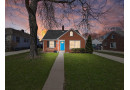 7502 W Meinecke Ave, Wauwatosa, WI 53213 by First Weber Inc- Racine $449,900