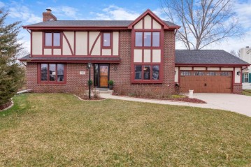 7368 W Brunn Dr, Franklin, WI 53132-8916