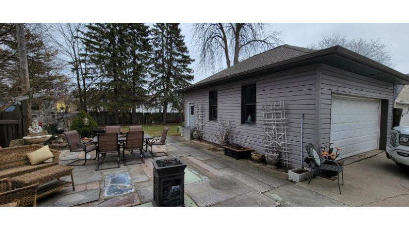 1211 S 12th St Manitowoc, WI 54220 by Coldwell Banker Real Estate Group~Manitowoc - 920-769-1600 $167,500