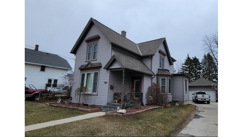 1211 S 12th St Manitowoc, WI 54220 by Coldwell Banker Real Estate Group~Manitowoc - 920-769-1600 $167,500