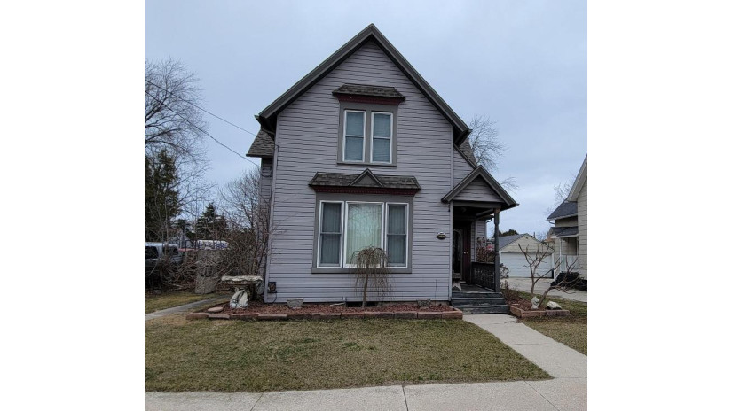 1211 S 12th St Manitowoc, WI 54220 by Coldwell Banker Real Estate Group~Manitowoc - 920-769-1600 $167,500