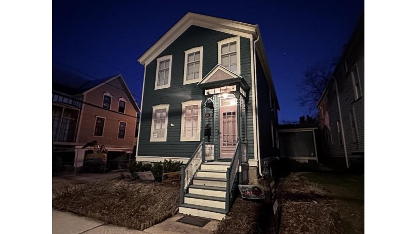 125 W Brown St Milwaukee, WI 53212 by McKenna Real Estate LLC $399,000