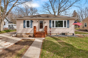 757 N Water St, Watertown, WI 53098