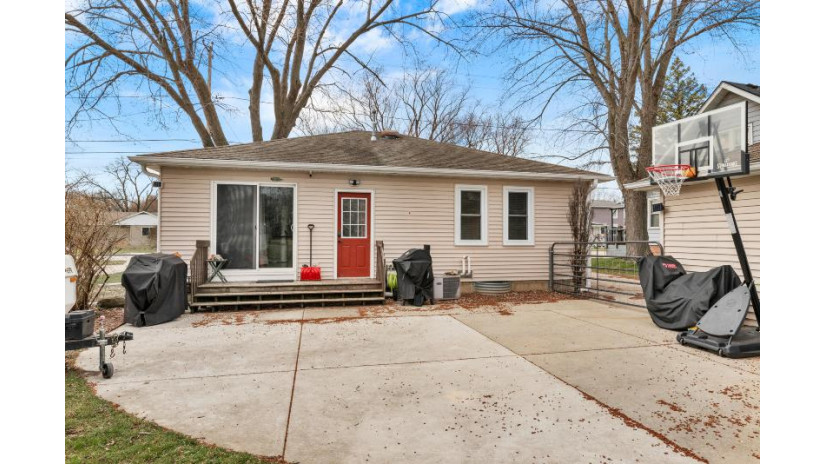 757 N Water St Watertown, WI 53098 by RE/MAX Insight $310,000