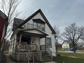 827 W Hadley St, Milwaukee, WI 53206-3235