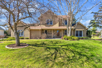 10107 N Concord Dr, Mequon, WI 53097-3670