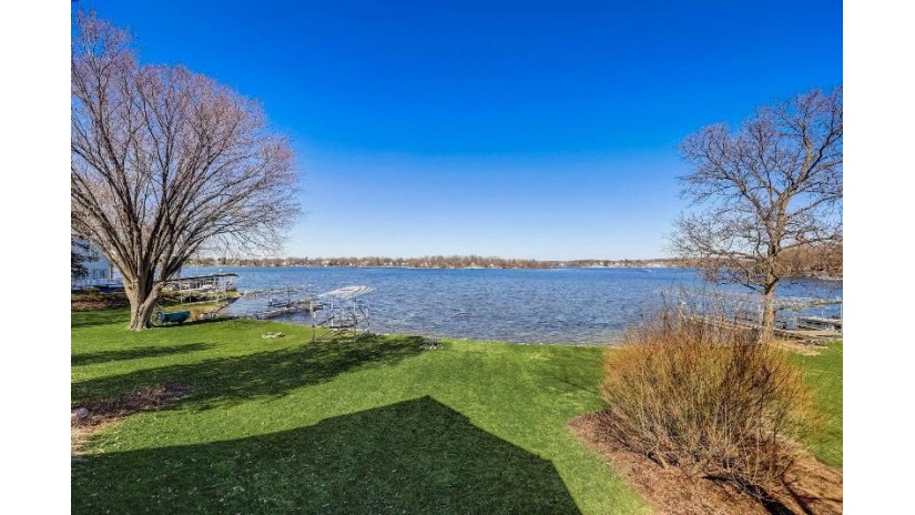 N60W34978 Lake Dr Oconomowoc, WI 53066 by Coldwell Banker Elite - info@cb-elite.com $2,750,000