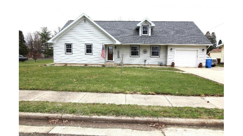 731 Church St Clyman, WI 53016 by Realty Executives Platinum - 920-539-5392 $285,000