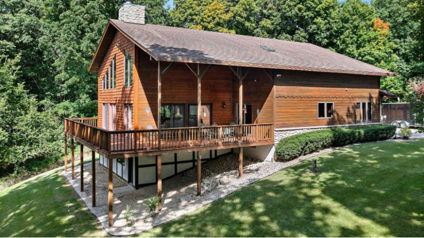 W1753 Pond Rd Rubicon, WI 53078 by RE/MAX Service First $1,099,999