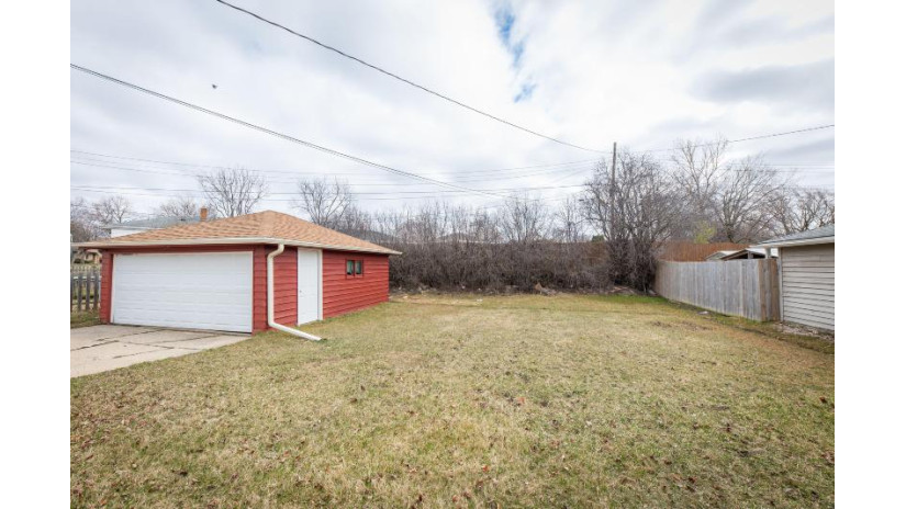 8125 W Clovernook St Milwaukee, WI 53223 by Firefly Real Estate, LLC $217,955