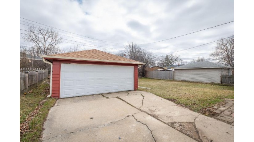 8125 W Clovernook St Milwaukee, WI 53223 by Firefly Real Estate, LLC $217,955