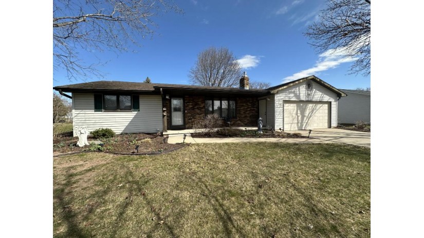 547 Kenney St Allouez, WI 54301 by Legendary Real Estate Services - 262-204-5534 $288,888