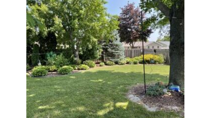 547 Kenney St Allouez, WI 54301 by Legendary Real Estate Services - 262-204-5534 $288,888