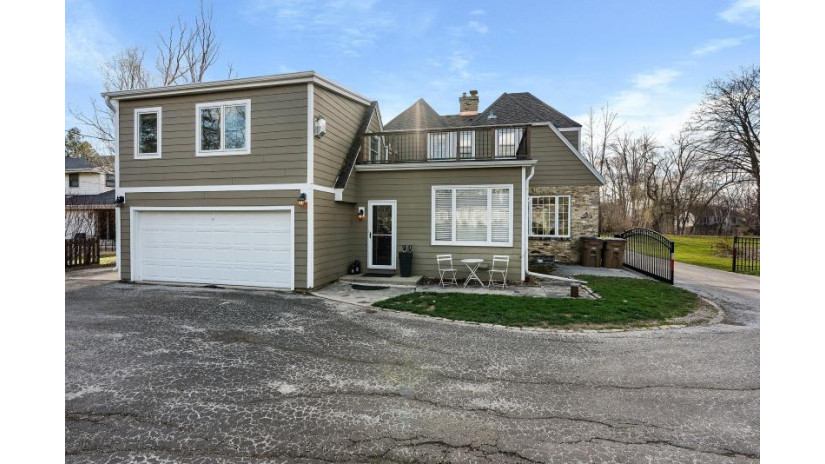 9072 N Lake Dr Bayside, WI 53217 by Keller Williams Realty-Milwaukee North Shore $549,900