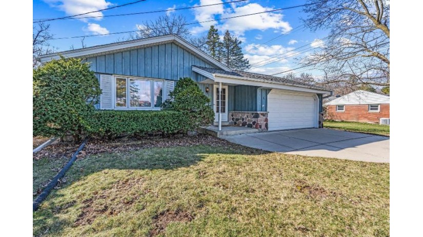 11511 W Wisconsin Ave Wauwatosa, WI 53226 by Mahler Sotheby's International Realty $324,900