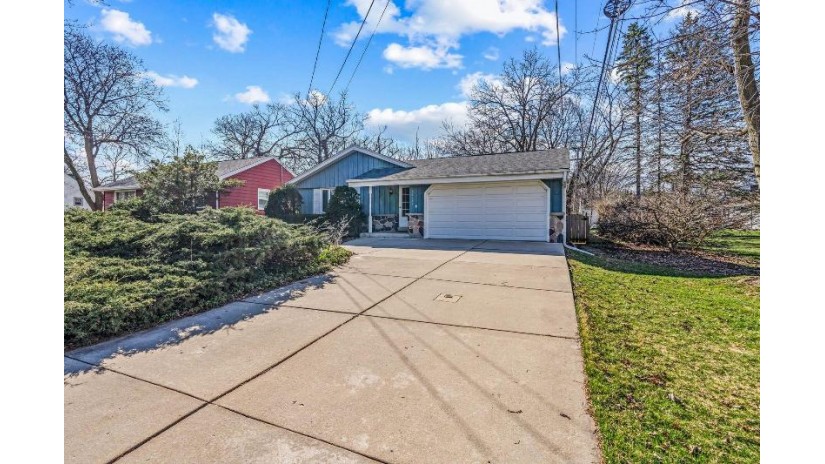 11511 W Wisconsin Ave Wauwatosa, WI 53226 by Mahler Sotheby's International Realty $324,900