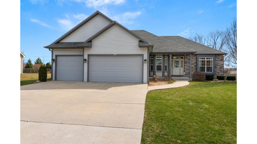 3563 W Sherwood Dr Franklin, WI 53132 by First Weber Inc- Greenfield $530,000