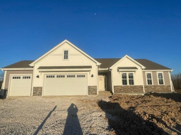 W177N7488 Amethyst Dr, Menomonee Falls, WI 53051