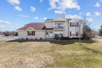 724 Wood River Ct 4, West Bend, WI 53095-7855