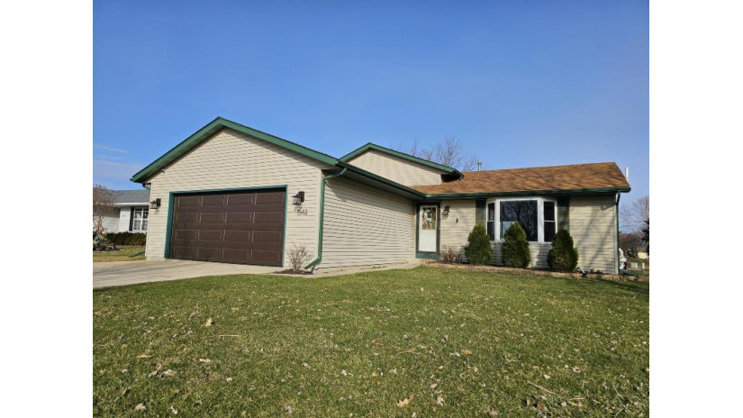 1542 Foxtail Dr Hartford, WI 53027 by List2Sell, LLC $349,900