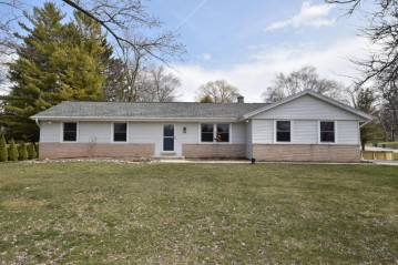 2542 Country Aire Dr, Jackson, WI 53012